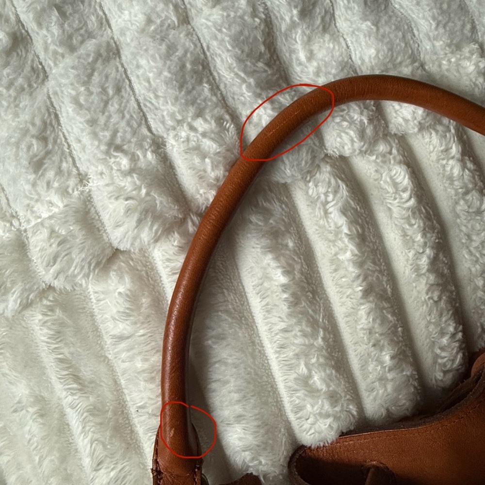 Elegant Brown Leather Shoulder Bag - Picture 6 of 6